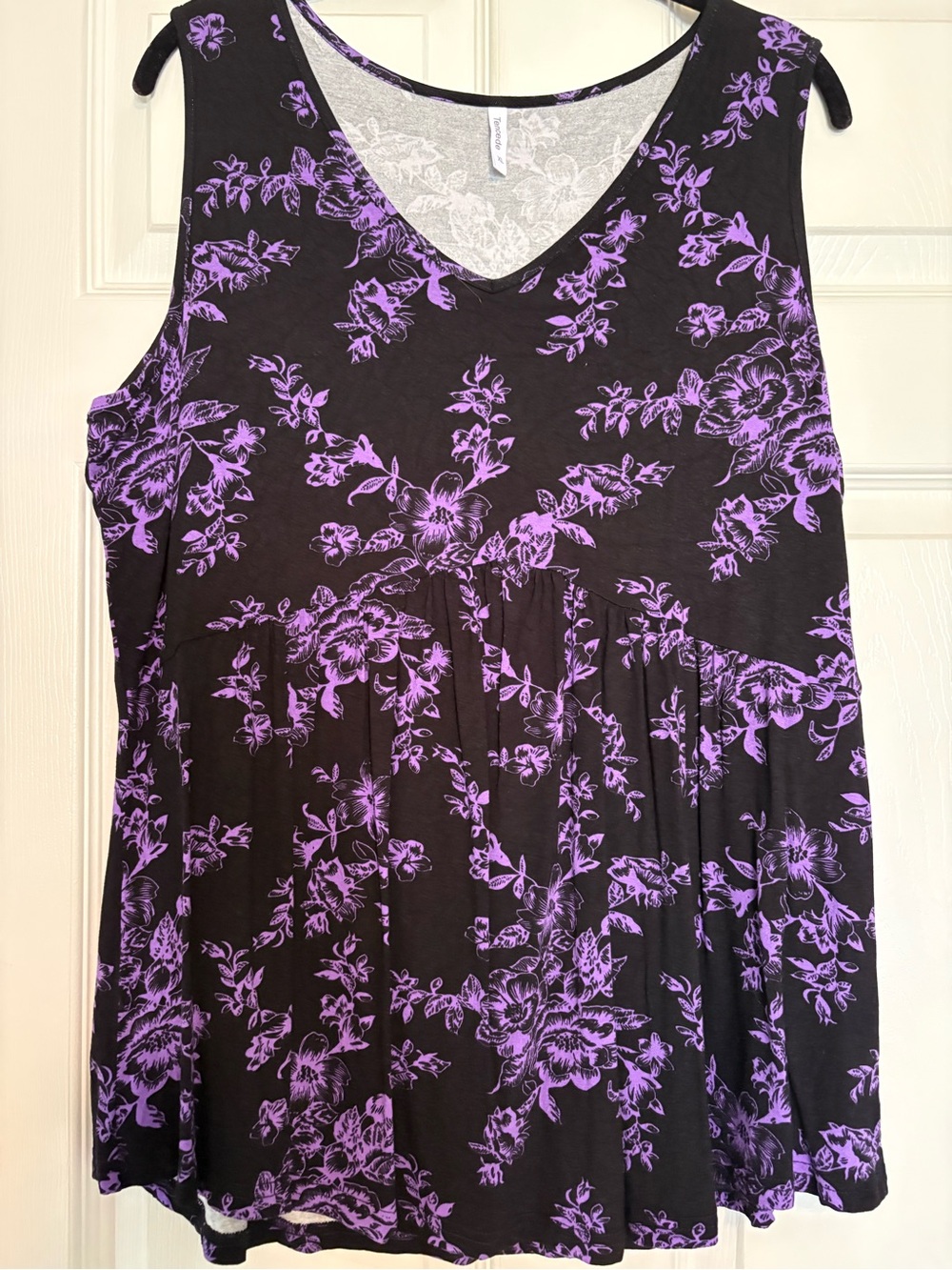 Sleeveless V-Neck Umpire Floral Top - Black & Purple